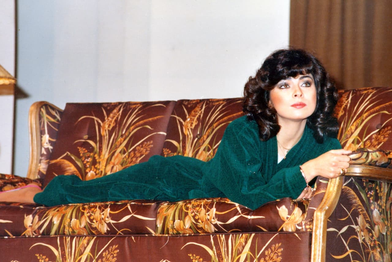 “Luego me reclamó como un año después y ahí ya me estaba empezando a ir bien y ahí pues ya retomamos la relación”. Dos años después, en 1992, comenzaron a tener problemas por una supuesta boda falsa, escándalo que acaparó la atención de los medios de comunicación. Todo empezó cuando, de acuerdo con El Universal, Victoria quedó embarazada y tras platicarlo con Eugenio y para evitar el acoso de la prensa, decidieron inventar que se habían casado e incluso se mandaron a hacer anillos de boda.