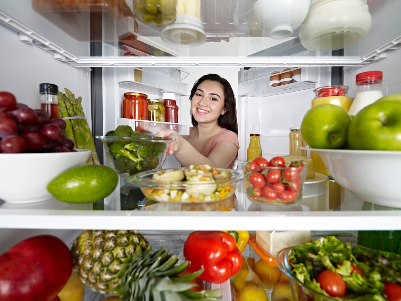 Llena tu refrigerador y despensa con alimentos ricos, sanos y variados para tu bienestar.