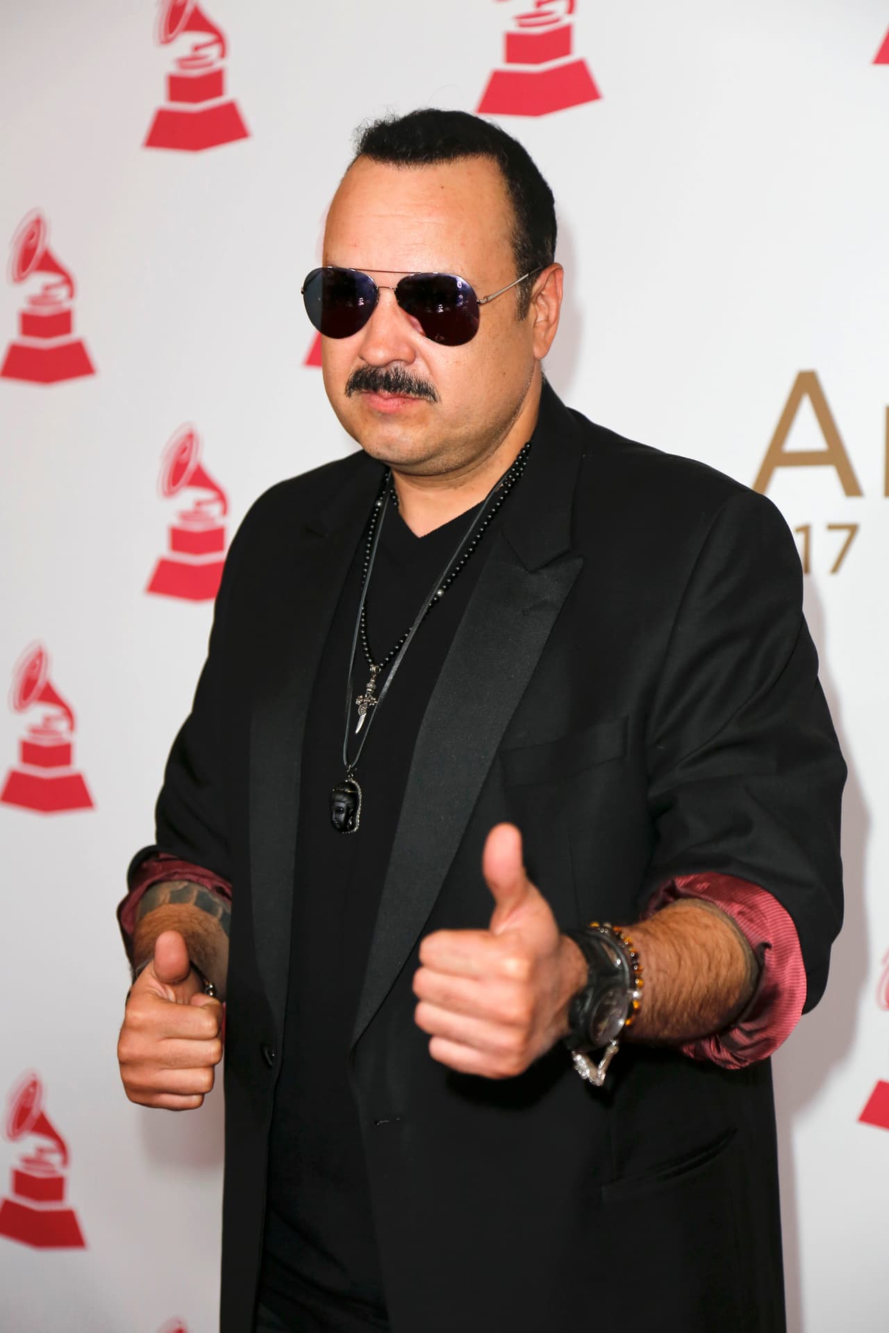 Pepe Aguilar, con foto inédita, celebra 24 años de casado con Aneliz Álvarez