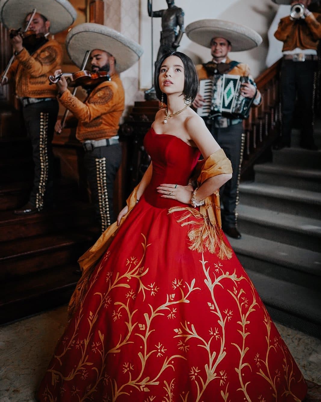 Esto es lo que cuesta la muñeca miniatura de Ángela Aguilar
