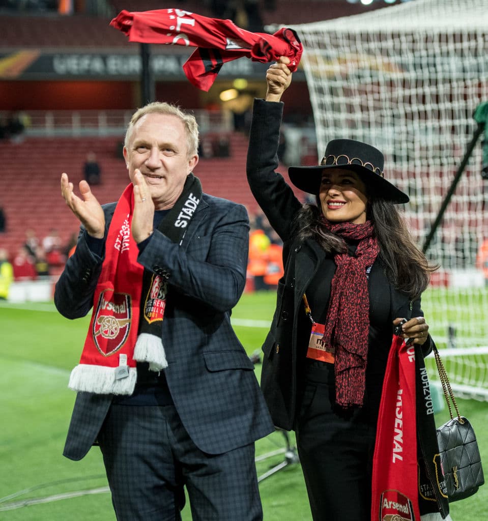 En una entrevista con el diario británico The Guardian, Salma abrió su corazón y reveló que al tener una plática sobre futbol y más delante de física se dio cuenta que François-Henri era la pareja ideal para ella.