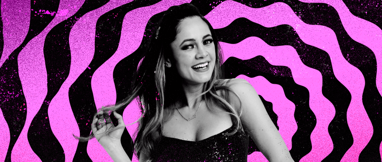 Jessica Segura es una de las actrices que no podían faltar en esta nueva temporada de Me Caigo de Risa Gala Disfuncional. La estrella de televisión está lista para enfrentarse a juegos como: ‘Con pin citas’ y ‘De reversa’.