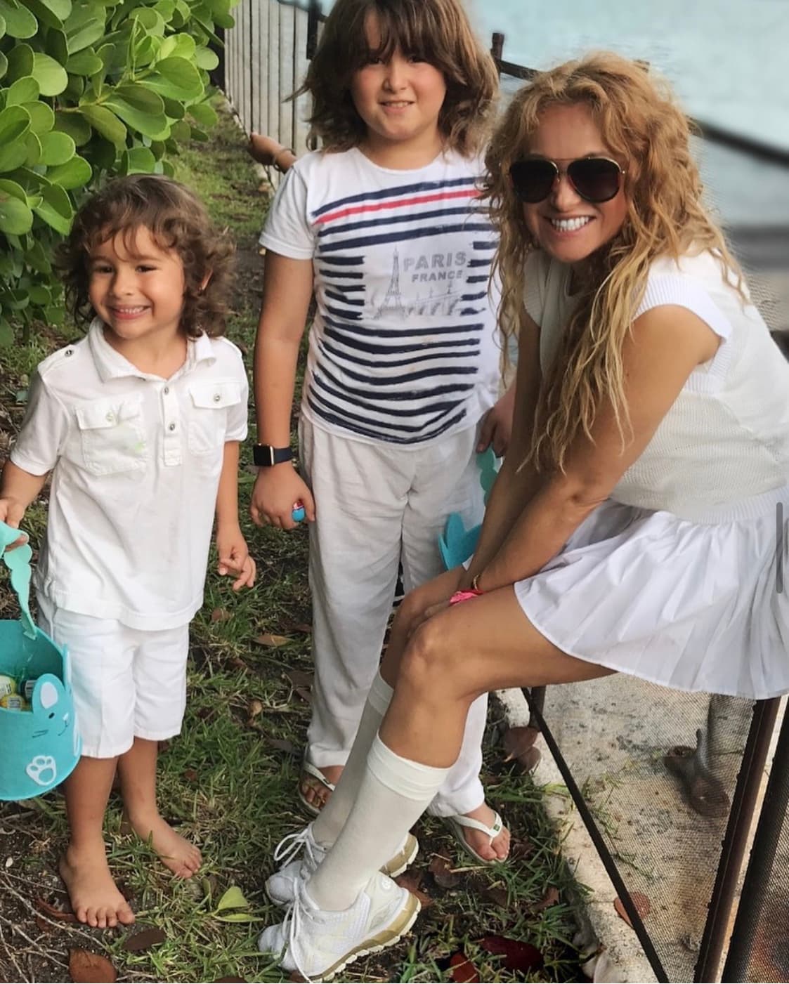 Paulina Rubio conoció a Gerardo Bazúa, quien es 14 años menor que ella, durante la grabaci´on de la segunda temporada de 'La Voz...México', pues él era un concursante y ella una coach. Meses después, comenzarían un romance que culminaría en algunos años de relación, y la llegada de Eros, el único hijo en común de la pareja, en marzo de 2016. No obstante, se separaron algunos meses después.