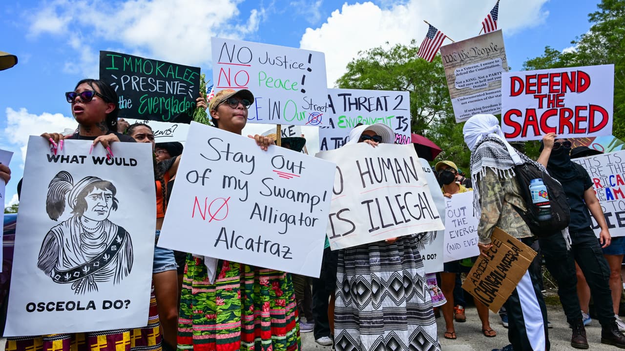 Rechazan nuevo centro de detención en Everglades: temen daños ambientales y maltrato a inmigrantes