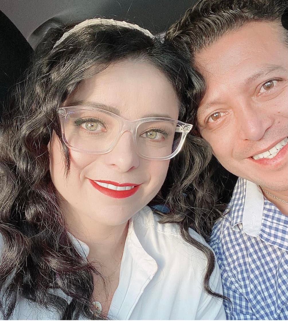 Además, su tierno matrimonio con el empresario Raúl Bernal constantemente genera gran atención, pues ambos demuestran tener una sólida y romántica relación.
