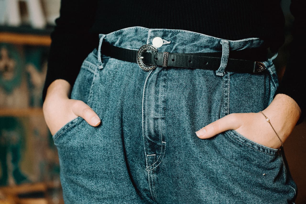 Cinco maneras de usar 'mom jeans' con estilo