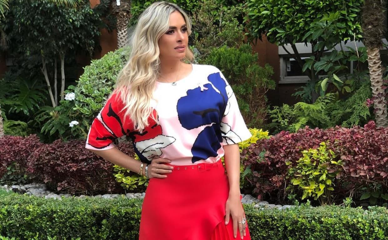 Galilea Monijo es la ganadora como mejor conductora en los Premios TVyNovelas