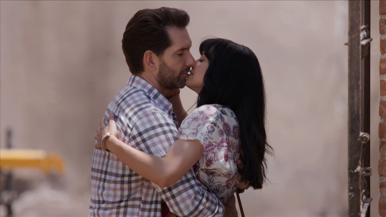 Cada que puede demuestra su amor hacia ella, con quien planea montar su hotel boutique.