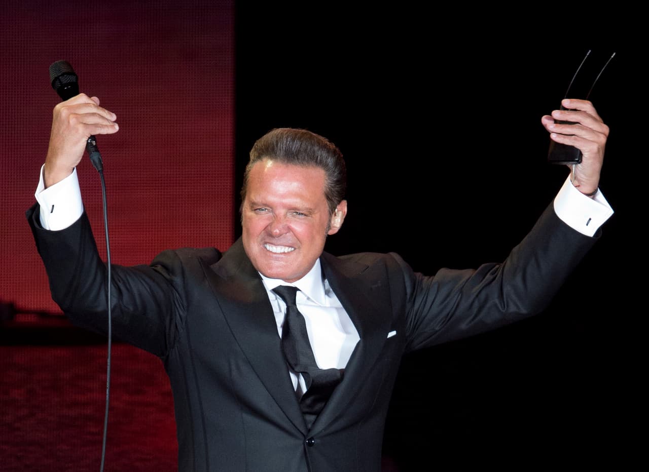 Mexican singer Luis Miguel performs in concert during the start of his "Mexico por Siempre" tour at the National Auditorium in Mexico City, Wednesday, Feb. 21, 2018. (AP Photo/Eduardo Verdugo)