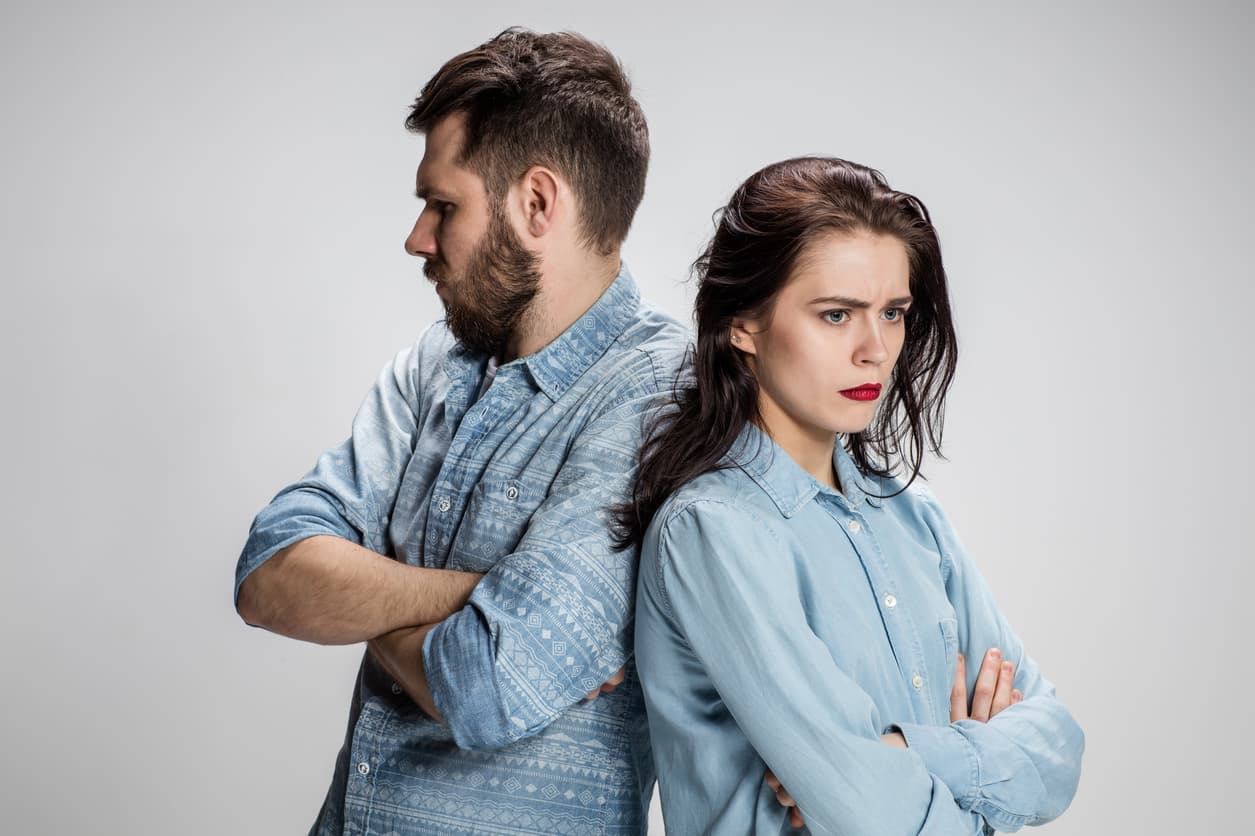 Cuatro errores que las parejas cometen al discutir