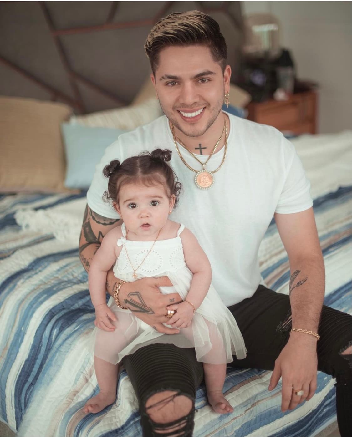 Sin embargo, ¿sabes cómo lucía JD Pantoja antes de ser famoso? A continuación, te mostramos la transformación del también cantante desde que era un niño hasta convertirse en estrella.