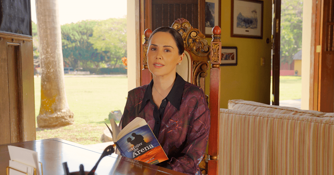 Norma (Natalia Esperón) es una mujer noble y amorosa. Dispuesta a todo para mantener bien su familia y su matrimonio. Por años ha estado acostumbrada a seguir las órdenes de su esposo Rutilio. A pesar de amar a su hijo Clemente y querer protegerlo de su padre, Rutilio la ha aterrorizado tanto que no se atreve a desafiarlo. Sin embargo, poco a poco comenzará a empoderarse y a enfrentar a su esposo para proteger a su familia.