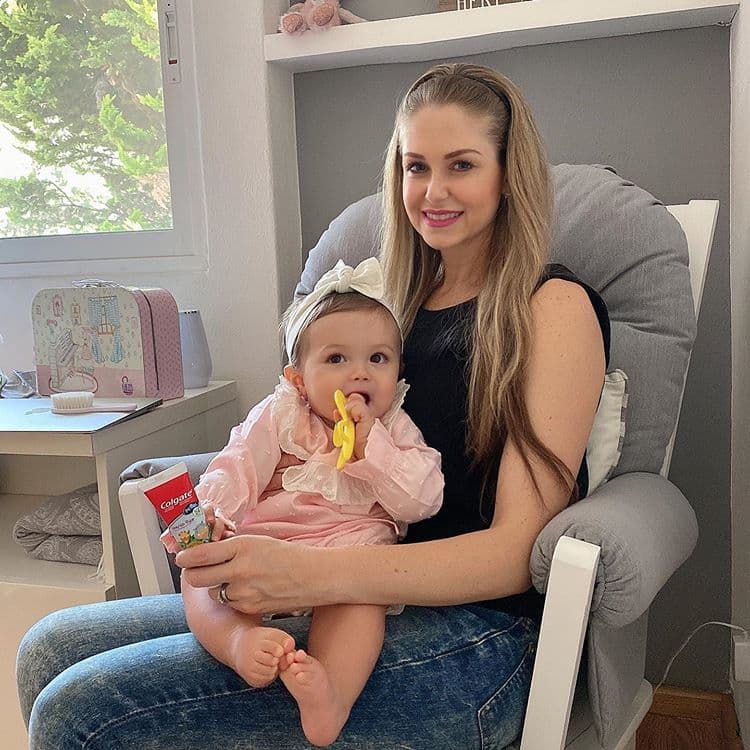 Martina es la primera hija de Ingrid Martz y Rodrigo Luque, quien en esta cuarentena se ha robado la atención de los usuarios en redes sociales con los tiernos look que presumió su mamá. A continuación, te presentamos las mejores de la bebé.
