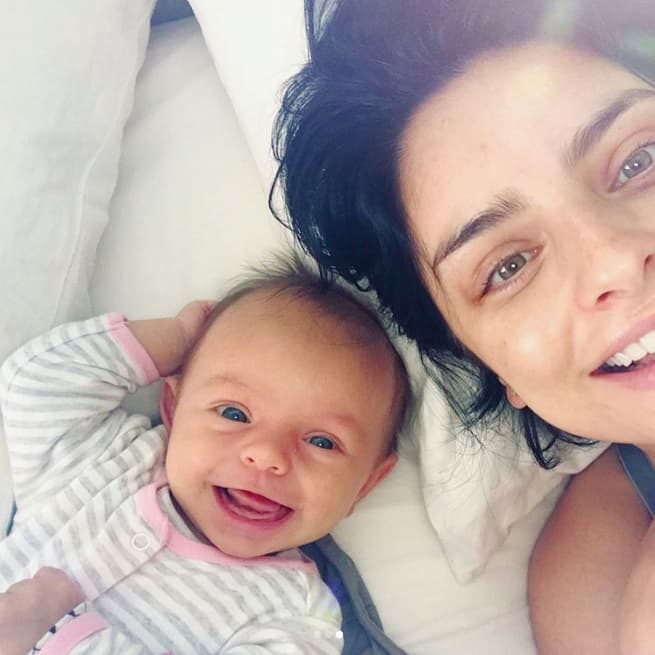 La actriz Aislinn Derbez enterneció las redes sociales con las fotos de su hija