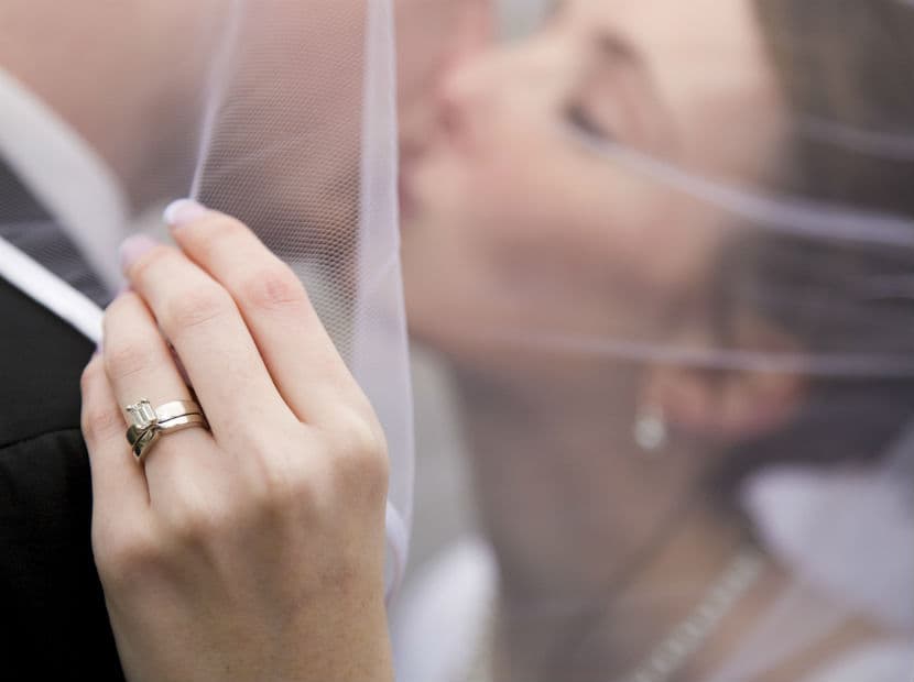 Recién casada se viraliza por ir al Oxxo vestida de novia
