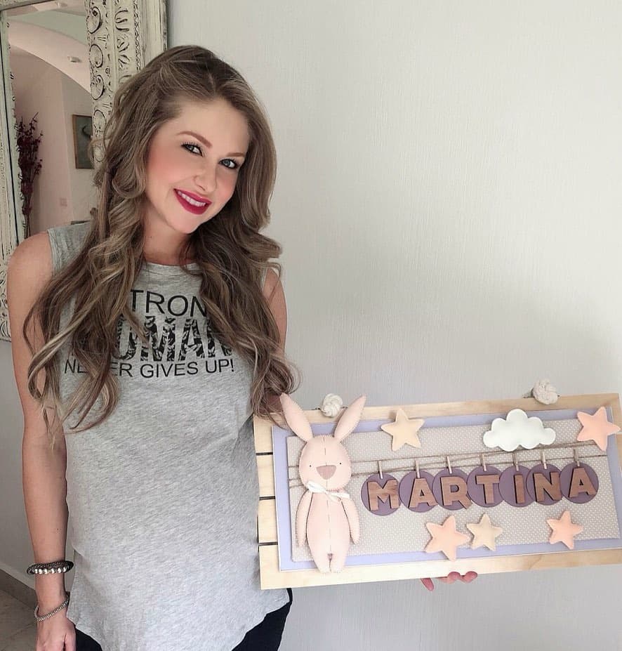 Además, reveló detalles como el sexo, nombre de su primogénita y hasta compartió con sus más de un millón de seguidores el momento en que hizo su maleta para irse al hospital.