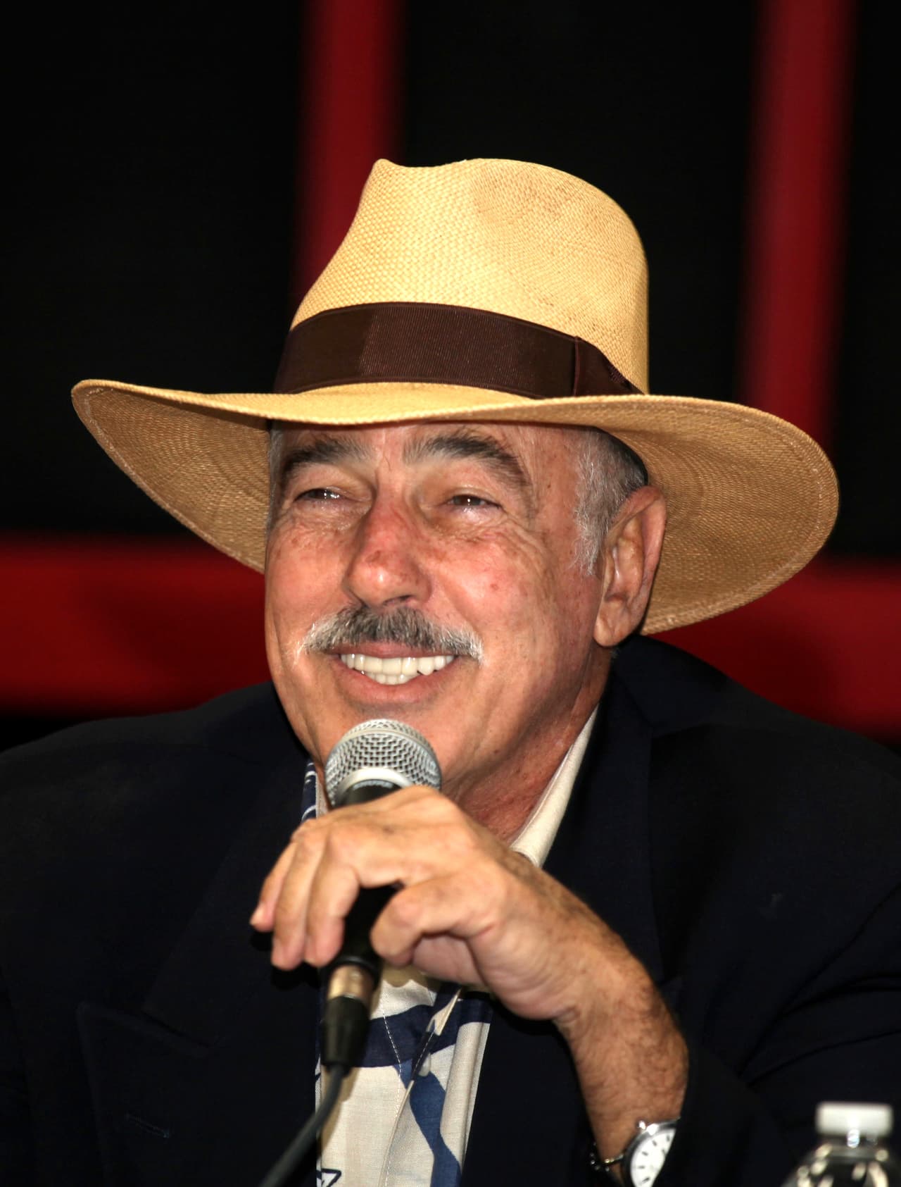 Las guapas y talentosas famosas que enamoraron a Andres García ¡y no sabías!