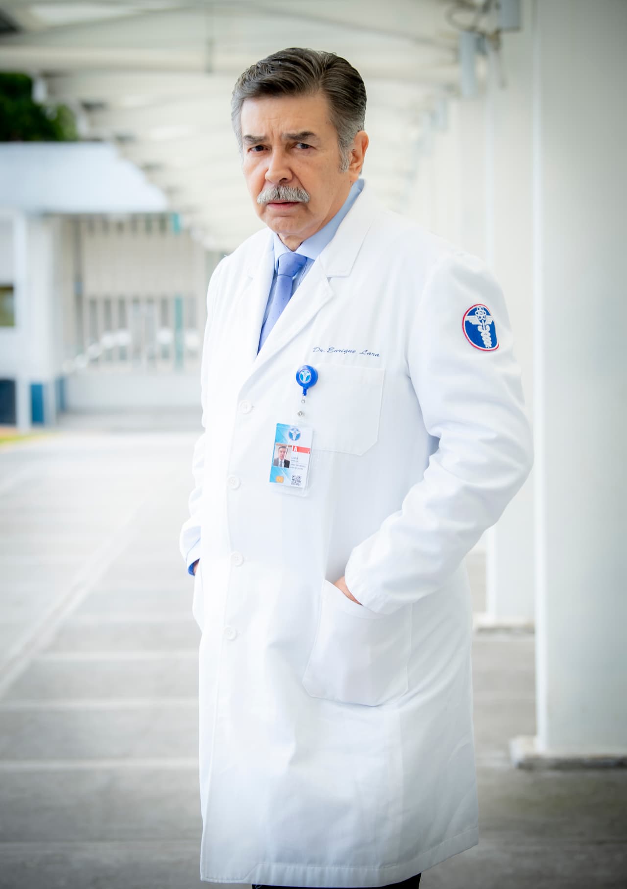 Jorge Ortíz de Pinedo dio vida, en el primer capítulo de la telenovela, al doctor Lara, director general del Instituto de Especialidades Médicas.
