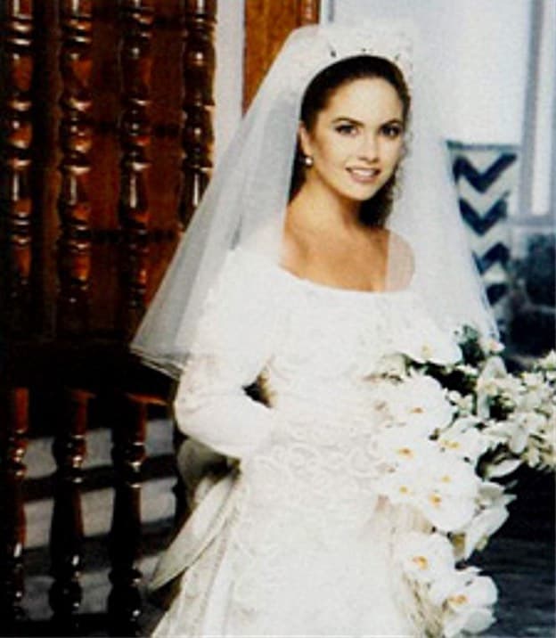 Cabe destacar que el 18 de enero de 1997, Lucero se casó en la vida real con Manuel Mijares, siendo la primera boda de famosos televisada en México, el suceso rompió récord de audiencia en su momento, dejando huella en la pantalla chica.