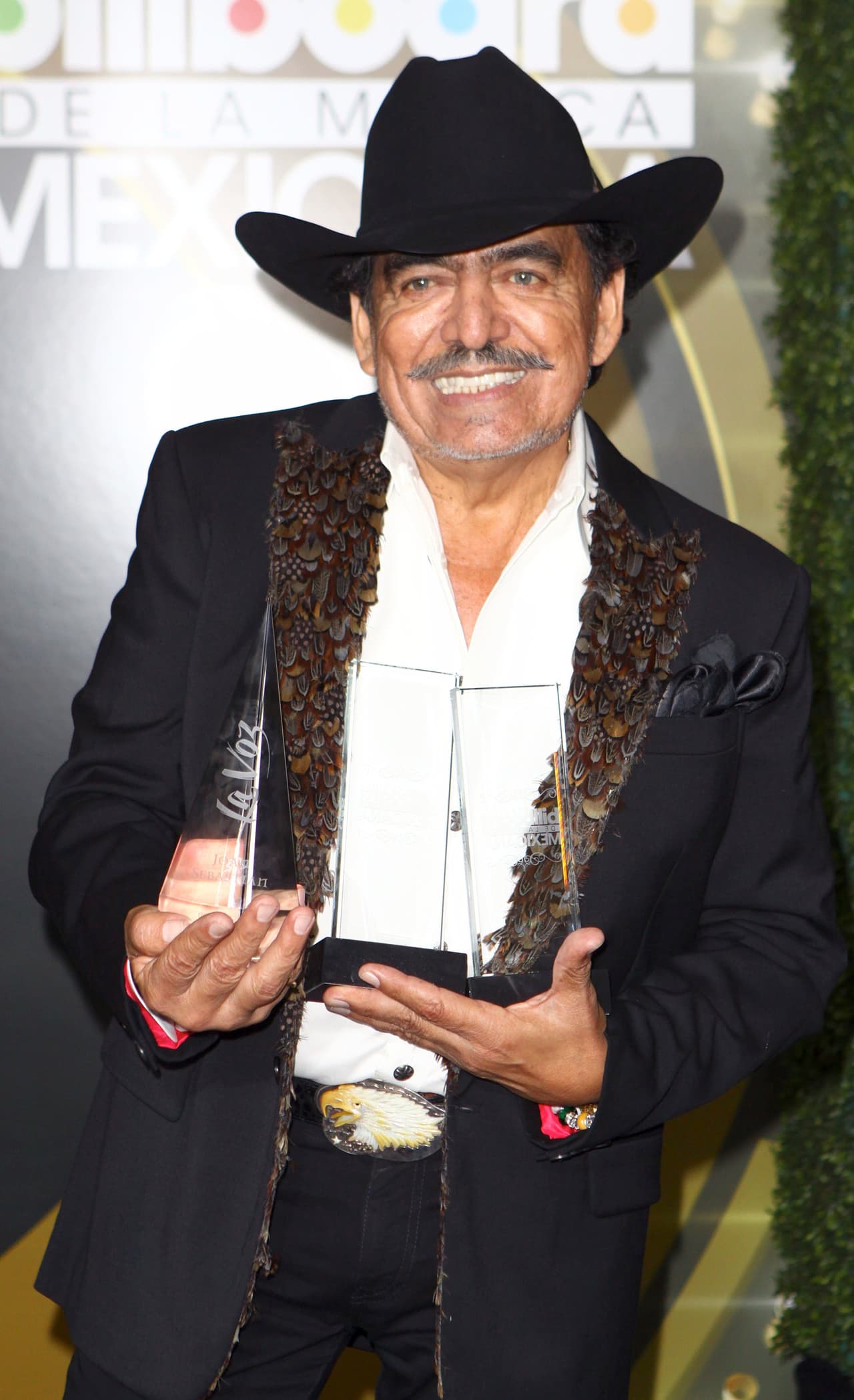 Luego de su fallecimiento el 13 de julio de 2015, una de las interrogantes que dejó la partida de Joan Sebastian fue quiénes serían sus herederos, pues el cantante tuvo ocho hijos en total, fruto de distintas relaciones amorosas a lo largo de su vida.