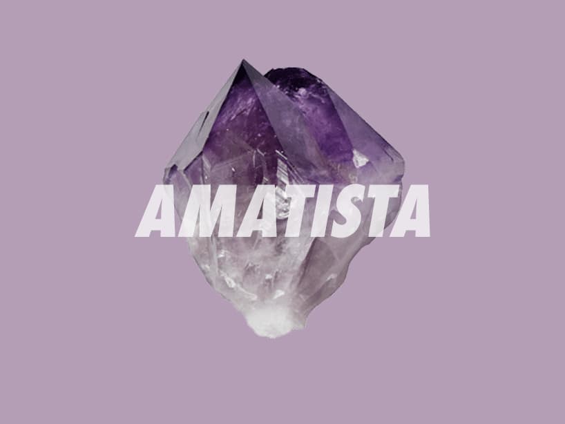 AMATISTA. Esta brillante piedra con tonalidades violetas es ideal para la protección. Ayuda a conciliar el sueño, aleja las pesadillas y evita el insomnio. Desde hace muchos años se le acuñe propiedades psíquicas que tienen como fin tener una mayor sensibilidad a las cuestiones místicas y mágicas. Es el cuarzo de la transformación por excelencia.