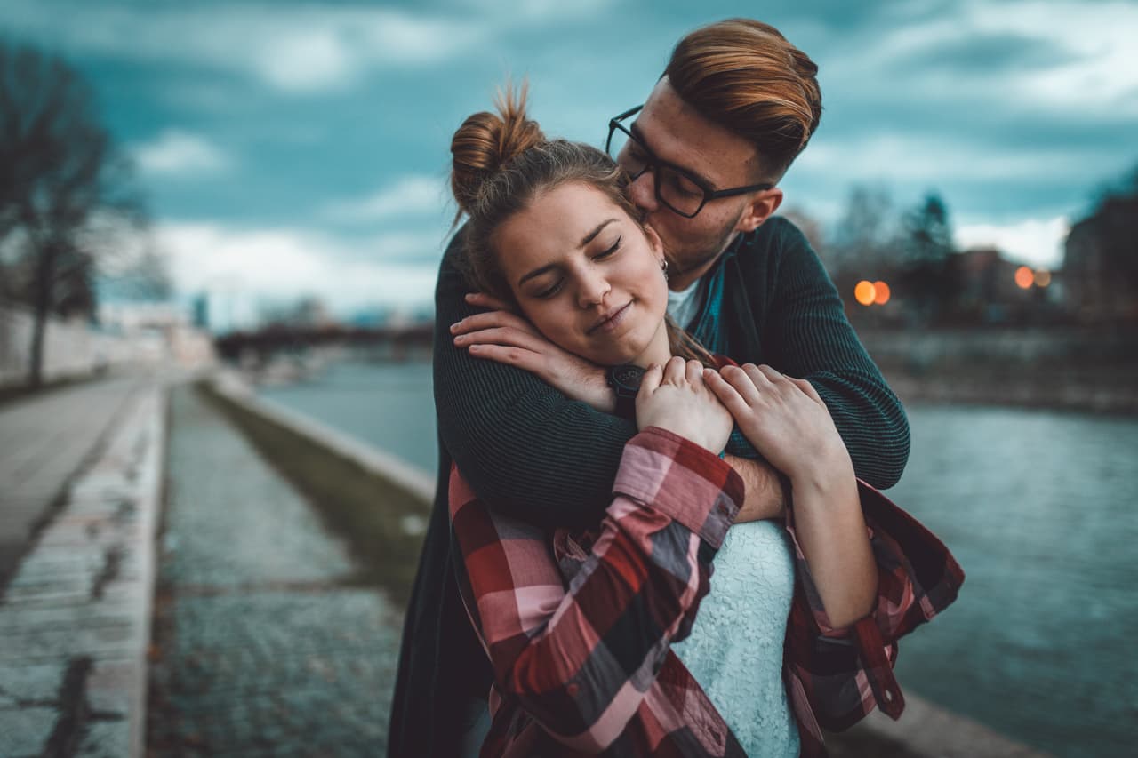 Siete señales de que él está más enamorado que tú