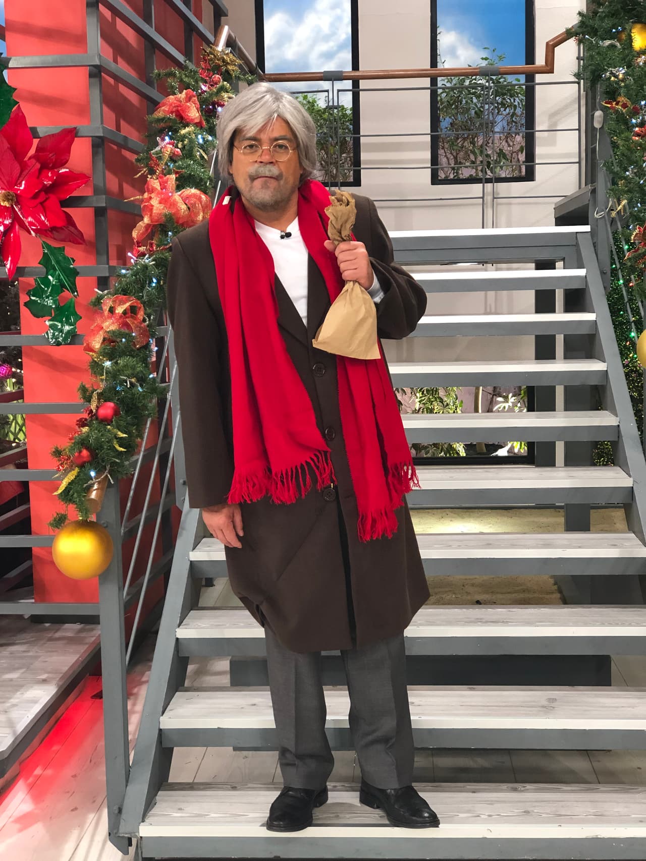 Jorge Van Rankin es el inolvidable "Doctor Chapatín" ¿Qué traerá en su bolsa?