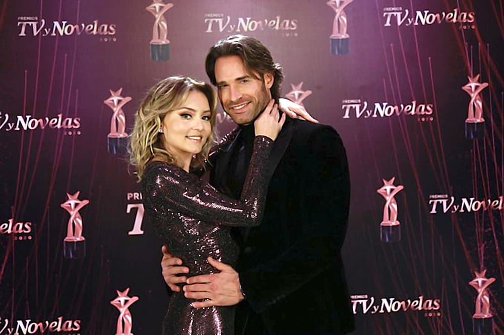 Sebastián Rulli muestra su romántico fondo de pantalla con Angelique Boyer