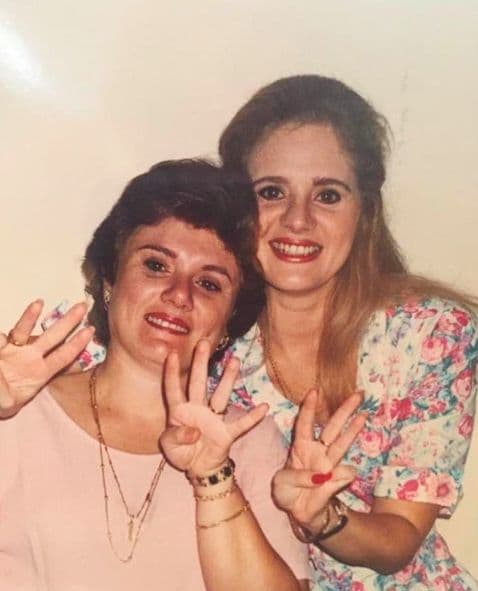 Además, también estuvo en el teatro, empezando en obras como ‘Nuestro amor’ y ‘Como tú lo deseas’. Más tarde regresaría con "Una cena con-movida", entre otras. 
<br>