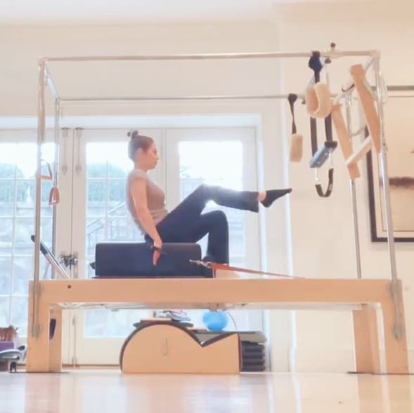 Además de que tiene una máquina para realizar Pilates, una de las actividades favoritas de la cantante.