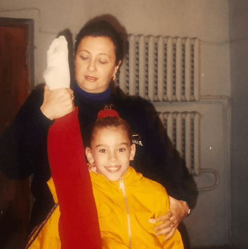 "Mujeres que me inspiraron.. Seguro que muchos de ustedes no saben que cuando era más chica, mi pasión era la gimnasia rítmica", escribió en la publicación.
