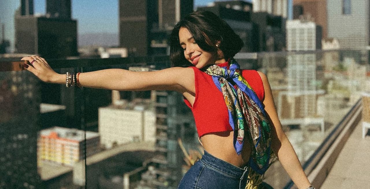 5 looks de Ángela Aguilar con los que conquista la primavera