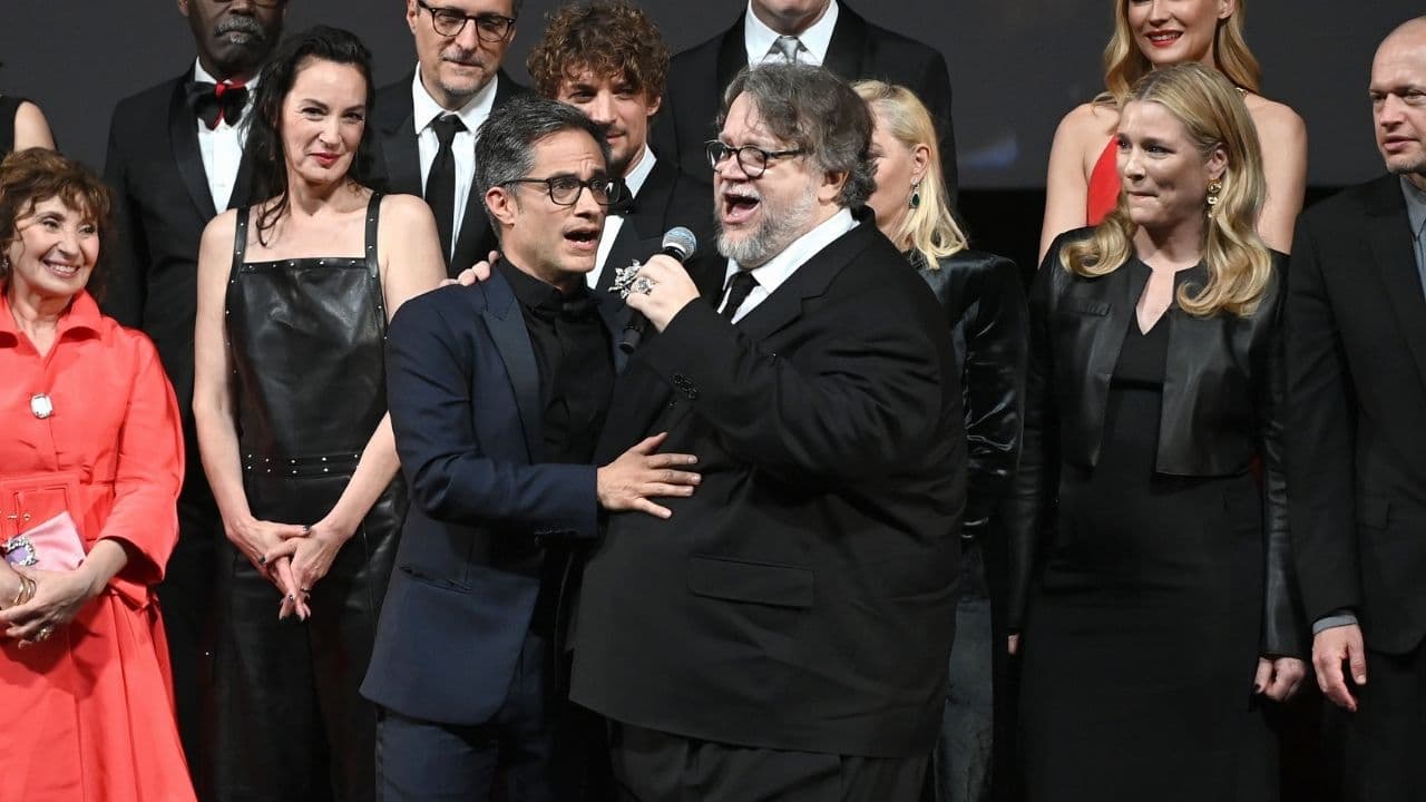Guillermo del Toro y Gael García se avientan un 'palomazo' en Cannes