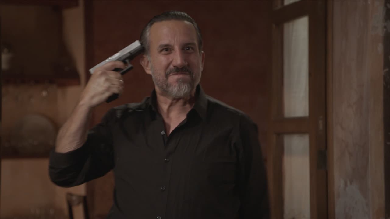 Al ver que está rodeado por la policía, 'Rafael' se quita la vida.