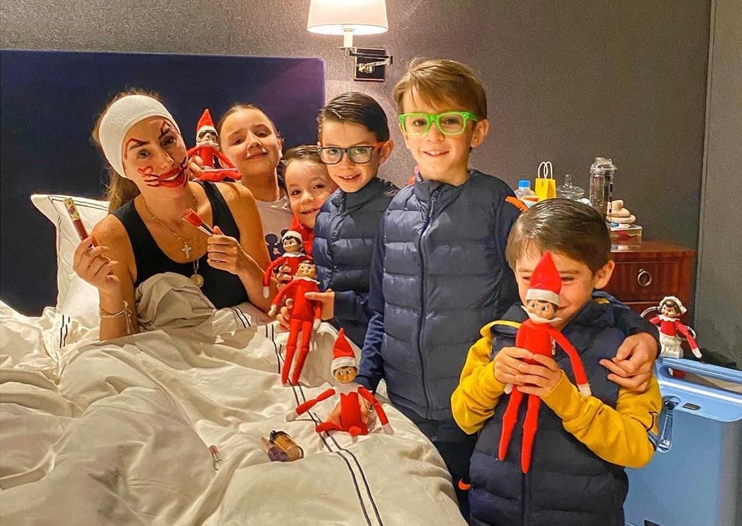 En plena recuperación, Inés Gómez Mont es ‘víctima' de las travesuras de sus hijos