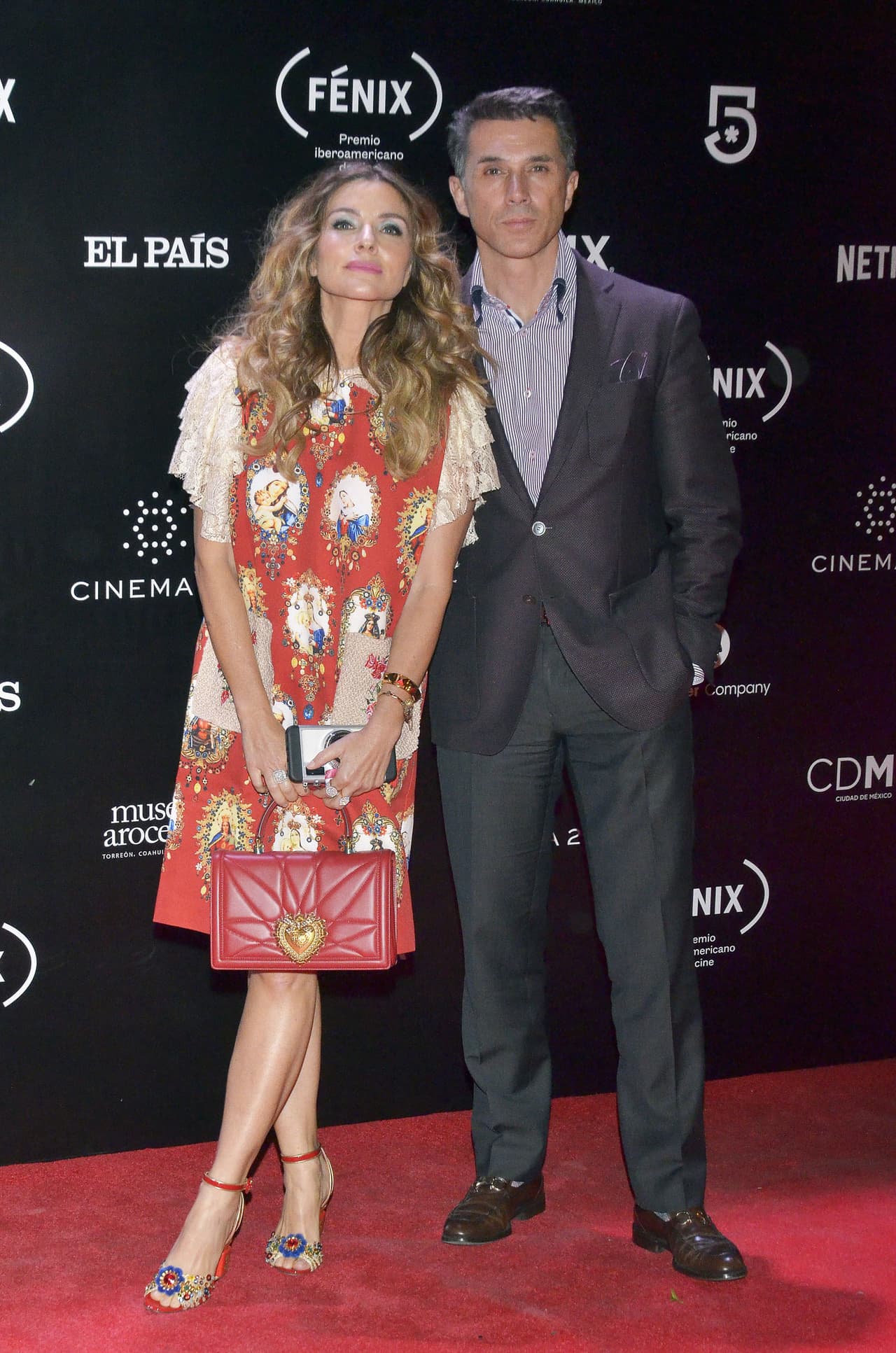 Sergio Mayer estuvo al lado de su esposa Isabella Camil.