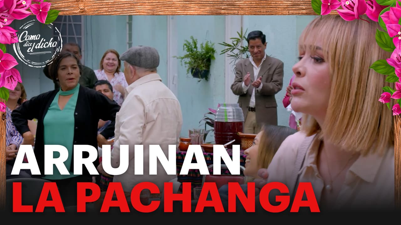 Los vecinos festejan en la vecindad hasta que la dueña llega y lo echa a perder