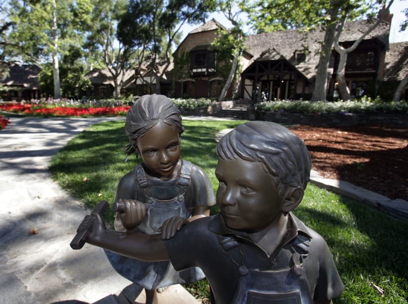 Este trabajo televisivo también mostró que Michael Jackson entregaba joyas a menores de edad a cambio de relaciones sexuales; el intercambio se daba en el Rancho Neverland.