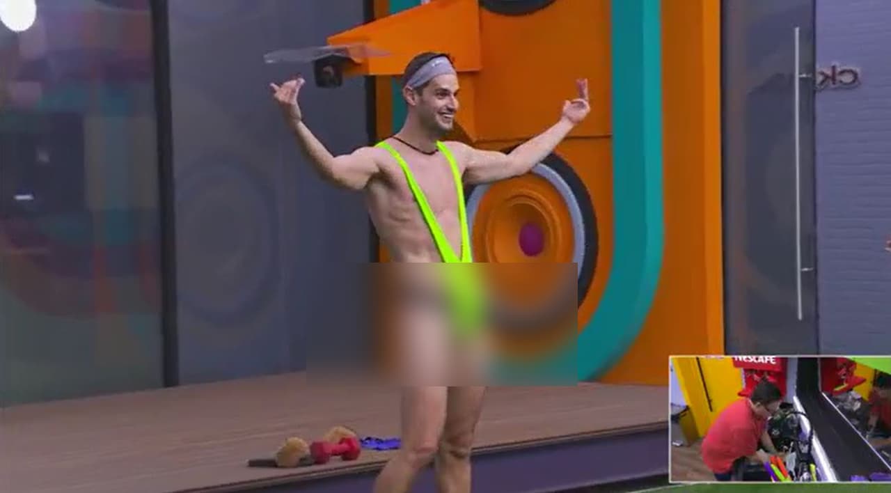 Adrián Marcelo se muestra en tanga en 'La Casa de los Famosos México'