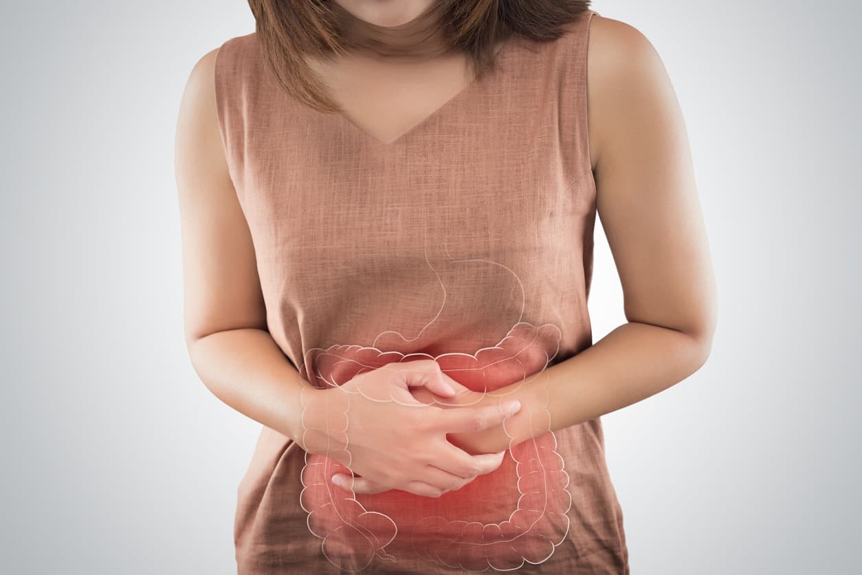Mujer con dolor abdominal