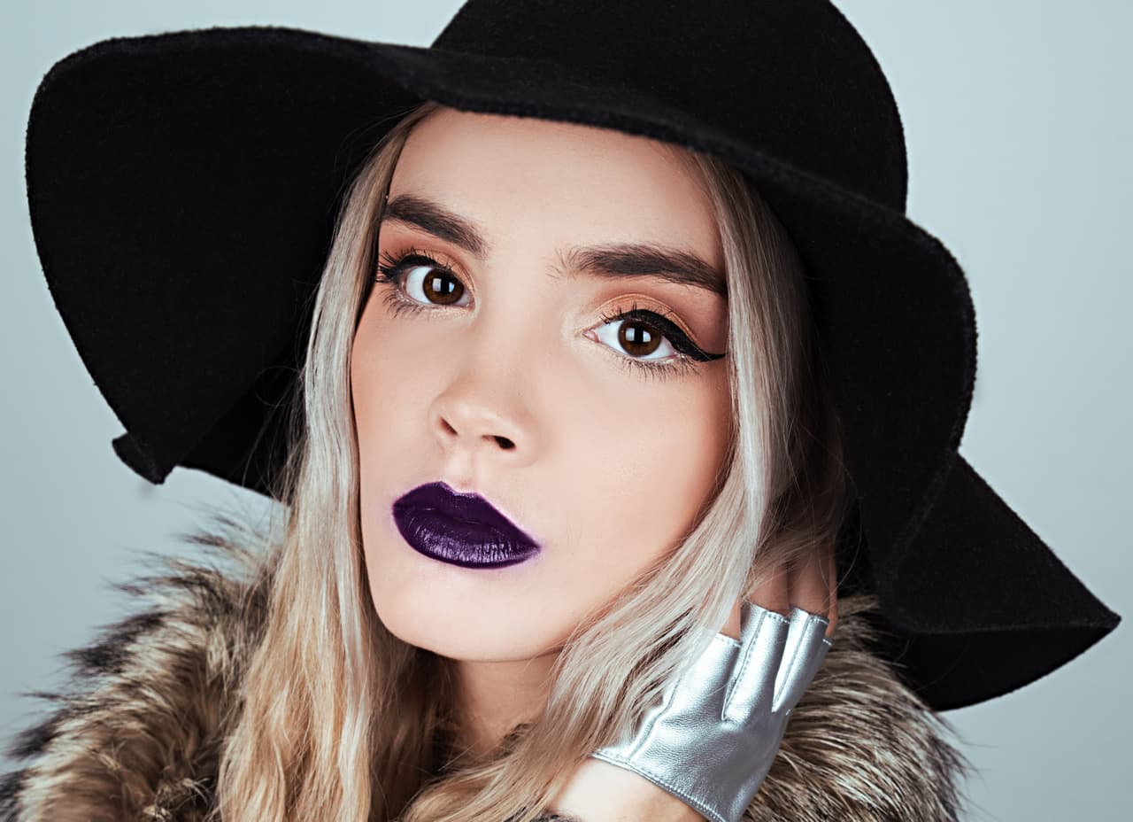 Californianos extremos. Este look hace que tu cara se vea más ancha y con más edad. Antes de experimentar con esta tendencia, pide la ayuda de un experto.