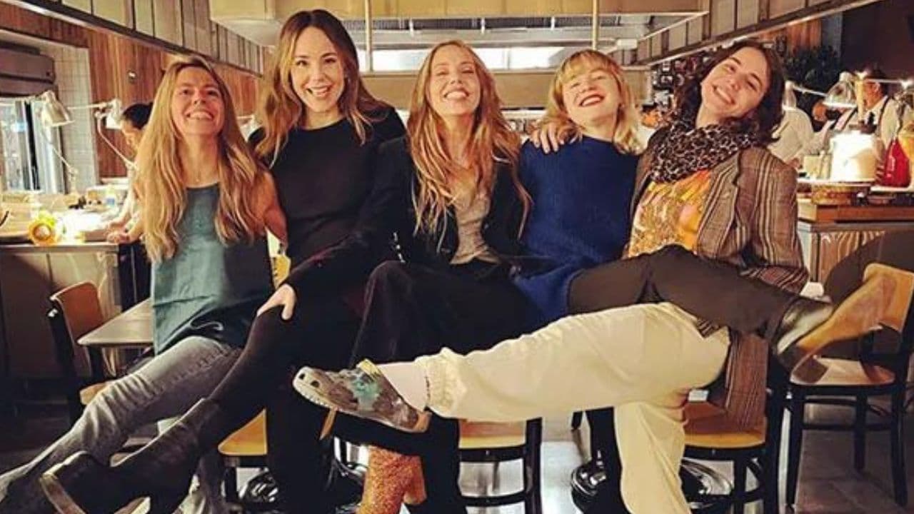 Camila Sodi junto a sus cuatro hermanas: Fernanda, Marina, Naian y Tessa en divertida reunión