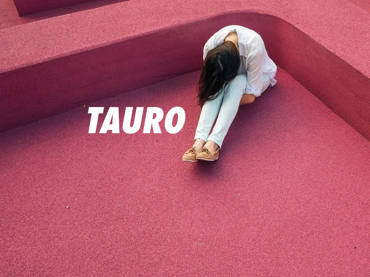TAURO: Un signo de lo más dulce cuyo corazón es capaz de derretir al más frío. ¿A qué le tiene miedo el toro? Al estar regido por Venus, el astro del amor, está muy claro que le da pánico la idea de no poder amar o ser amado. Asimismo, le temen a los engaños y a las mentiras. Si pierdes un Tauro, es porque te perdió la confianza y lo hizo para siempre.