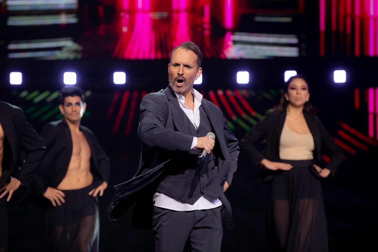 ¿Miguel Bosé eres tú? Esta es la impactante imitación de Paulo Rojas