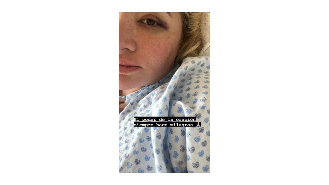 La modelo mexicana publica fotografía desde el hospital.