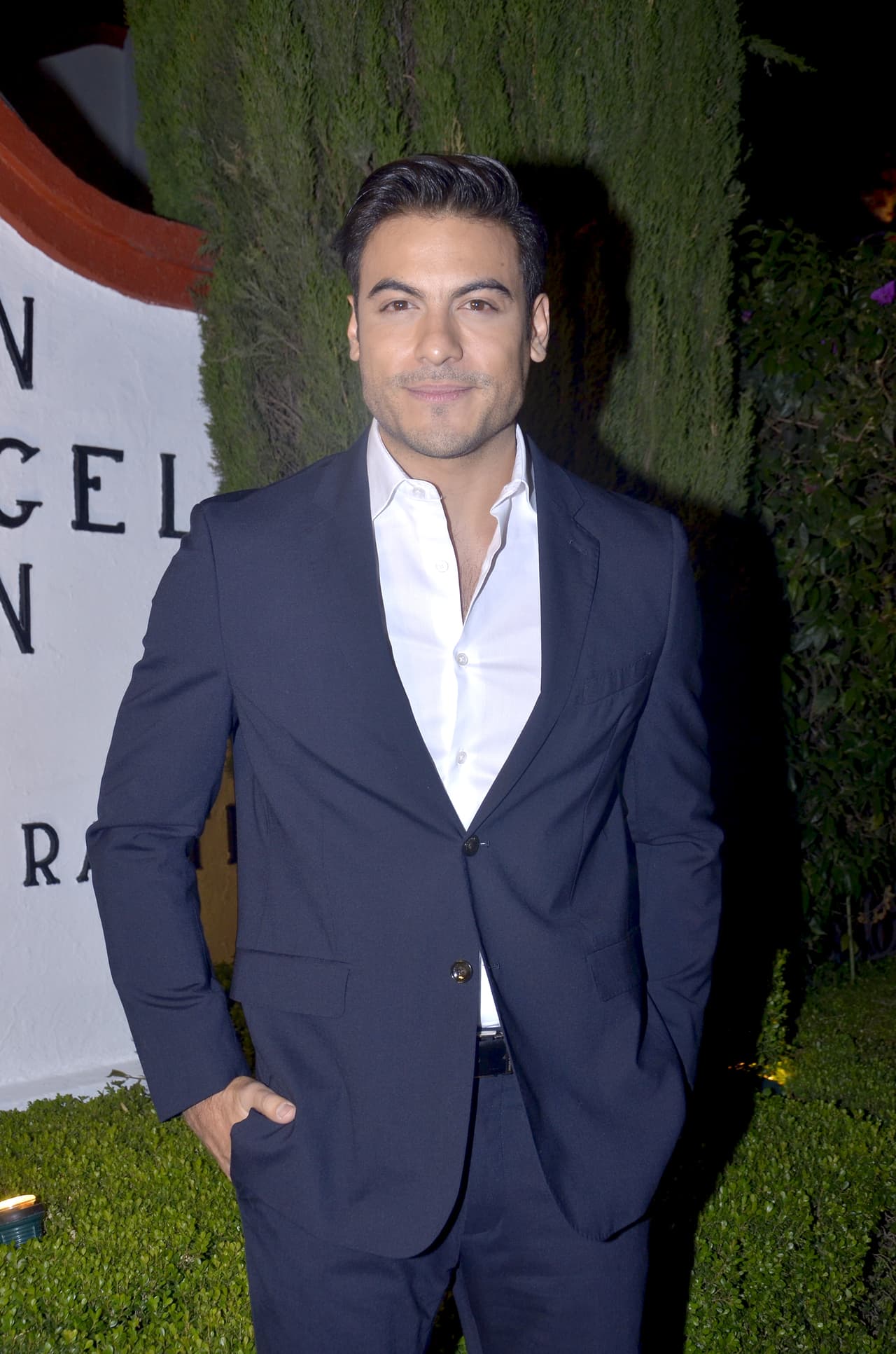 Carlos Rivera rompe en llanto al recordar a su primer amor
