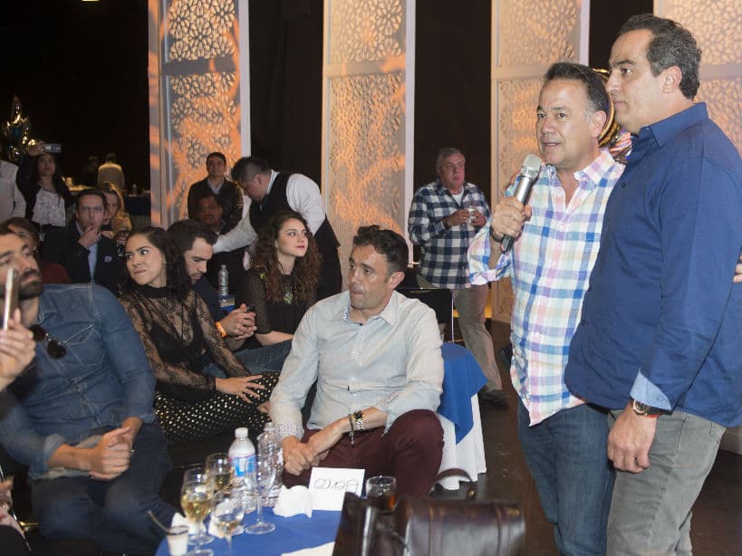 El productor Nicandro Díaz y Omar Fierro contentos con el gran recibimiento de esta historia, que conquistó a chicos y grandes desde el primer capítulo.
