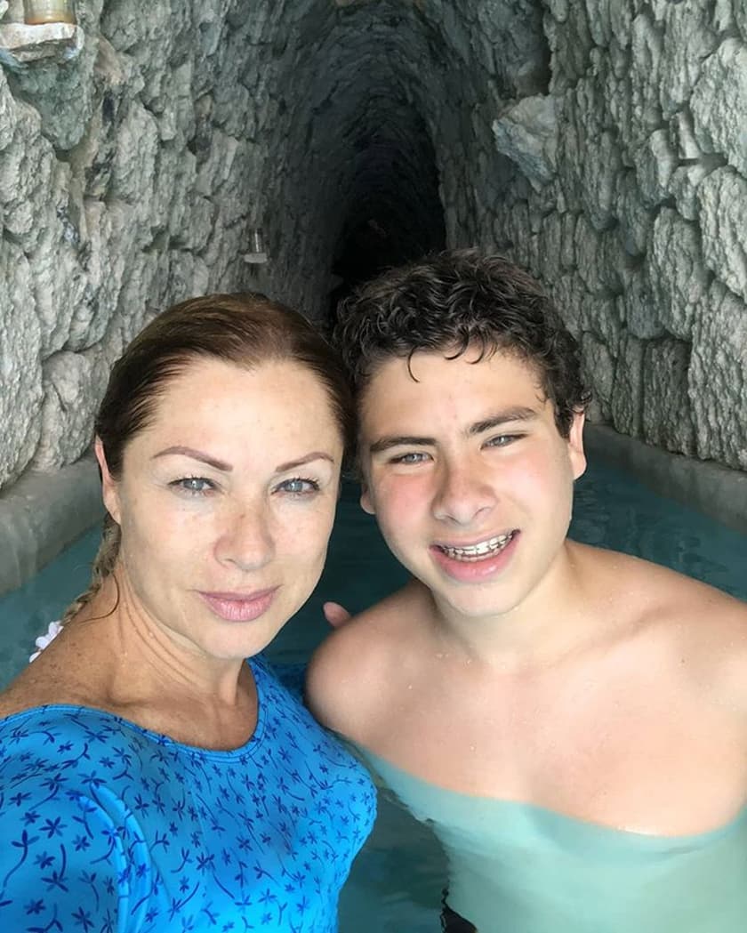 Y unos días después su hijo Carlo cumplió 15 años y en Instagram destacó que el ahora adolescente cambió su vida y le agradeció por ser parte de su vida. “¿Se puede ser más feliz cuando la felicidad llega doble? Hoy hace 15 años llegó a mi vida otro ángel, guerrero, protector, buen hijo, buen hermano. Gracias Carlo por estar siempre conmigo”, indicó la actriz.