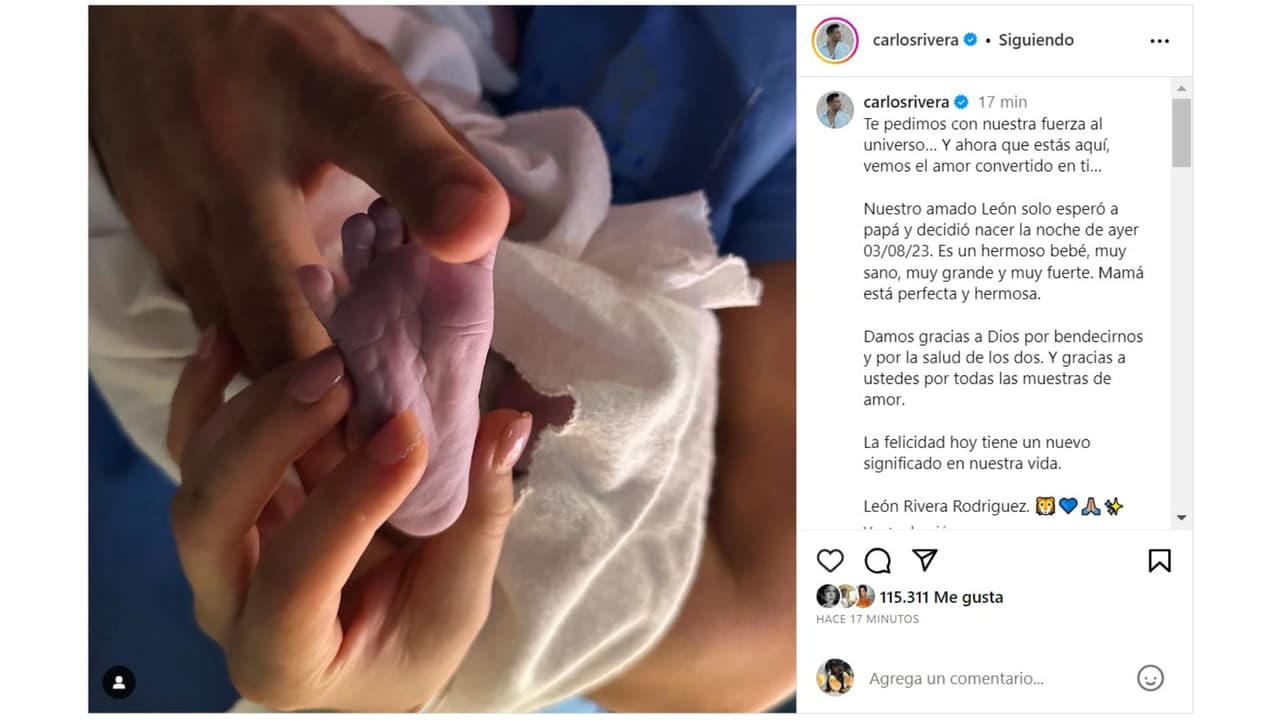 Carlos Rivera y Cynthia Rodríguez junto al pequeño León.