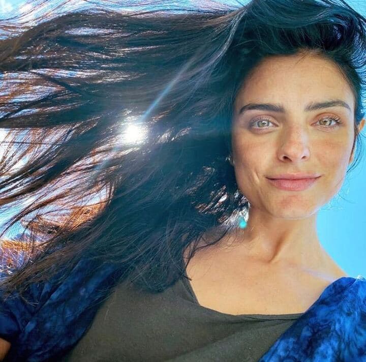Aislinn Derbez aprovecha el verano y muestra sus curvas en su traje de baño favorito
